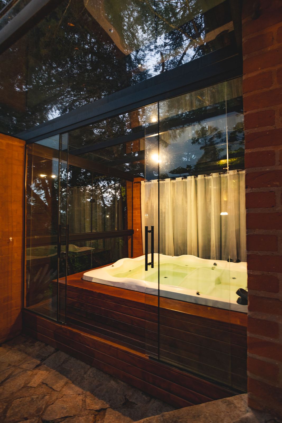 Jacuzzi coberta do hotel, aquecida e disponível em qualquer clima